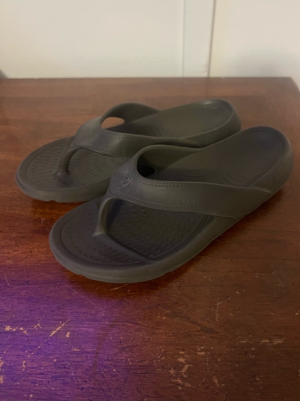Nuu Sol brand  Women's Black Comfort Thong Sandals size 8 made in USA